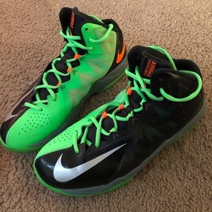 NIKE AIR MAX STUTTER STEP 2 SHOES